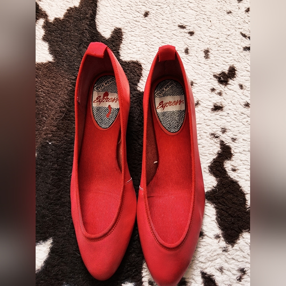 "EXPRESS" WOMEN'S 80'S KITTEN PUMPS - HOT PINK